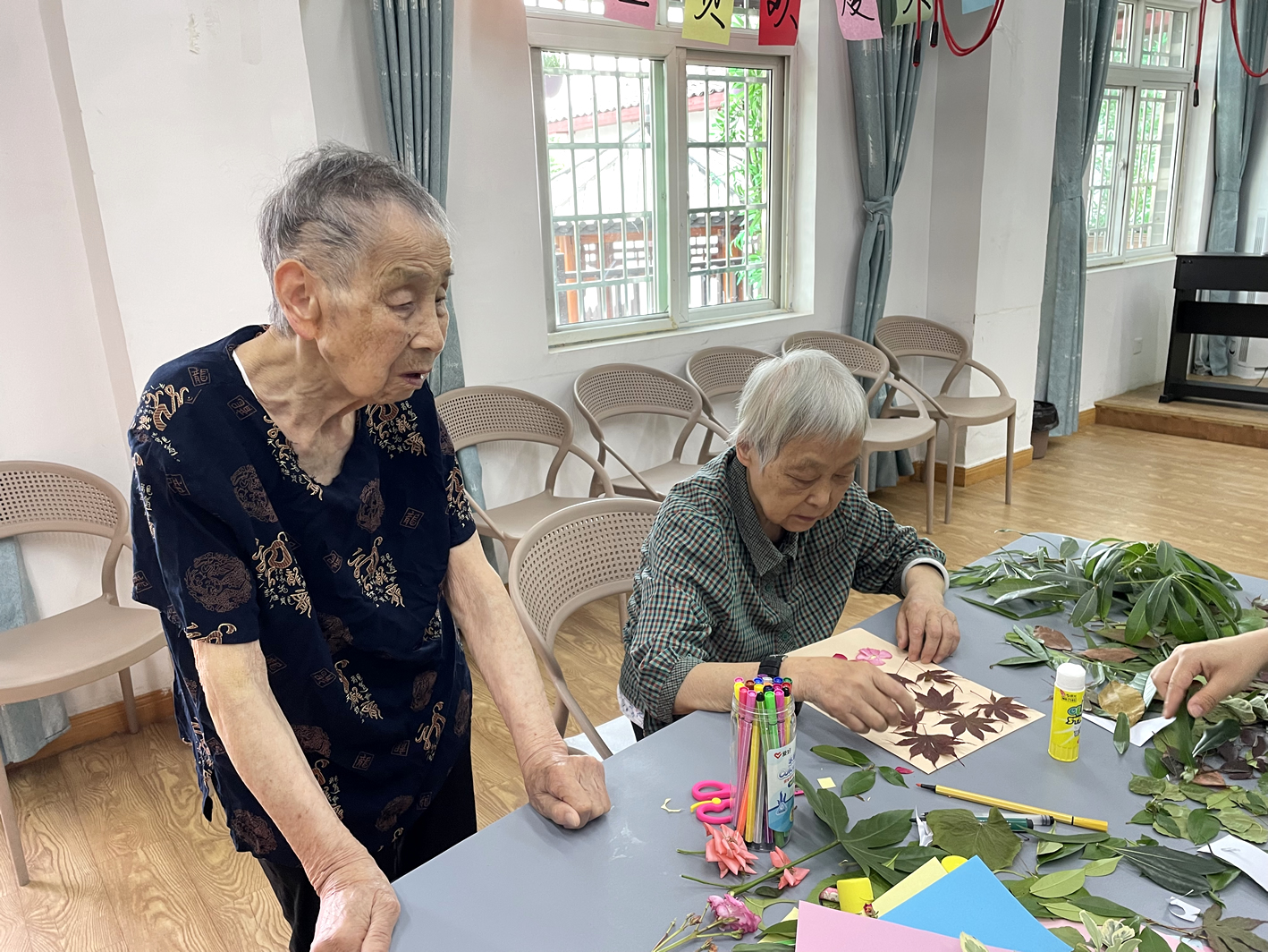 趣味手工 樹(shù)葉貼畫(huà)