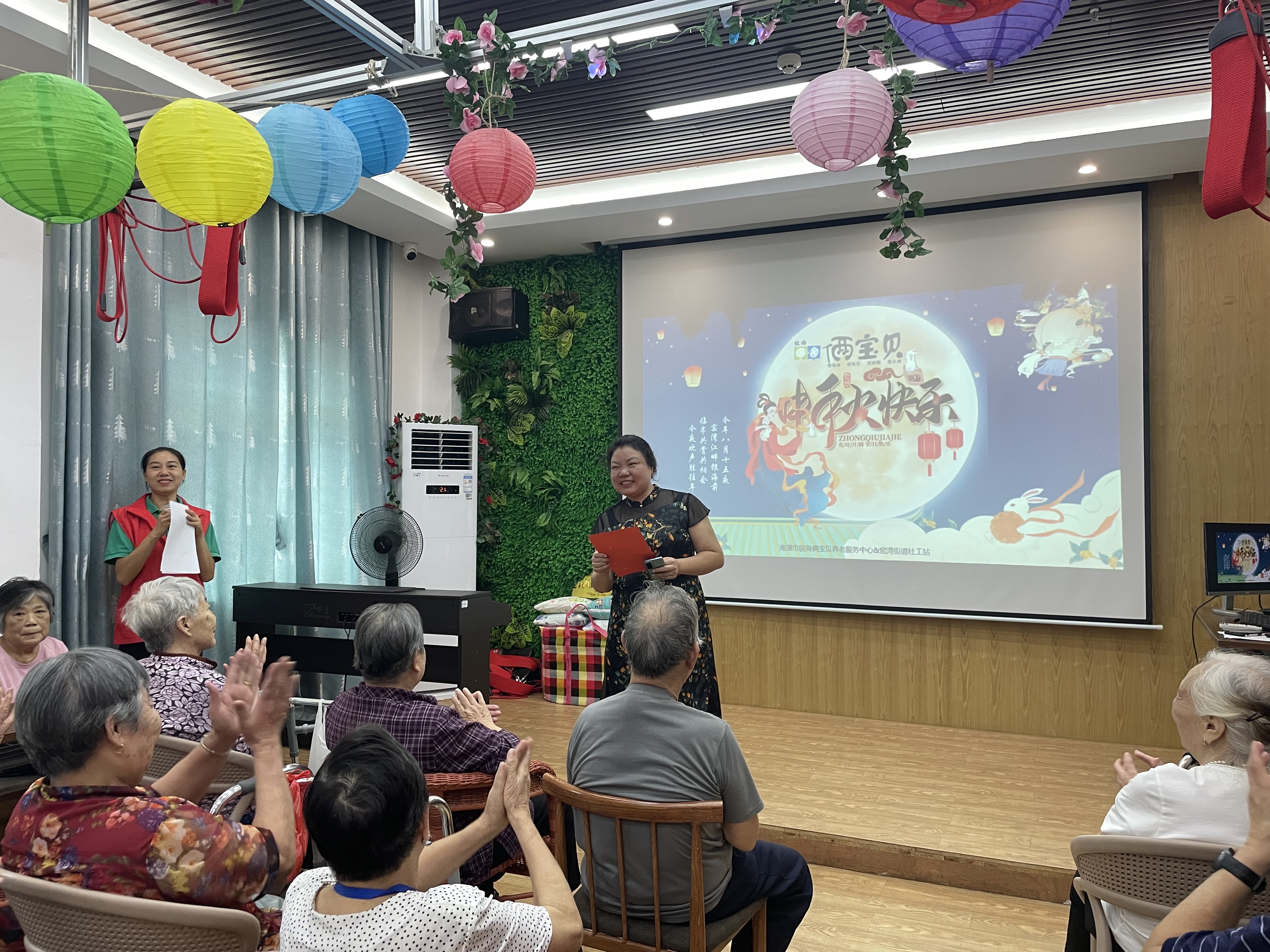 猜燈謎、嘗月餅、品思念