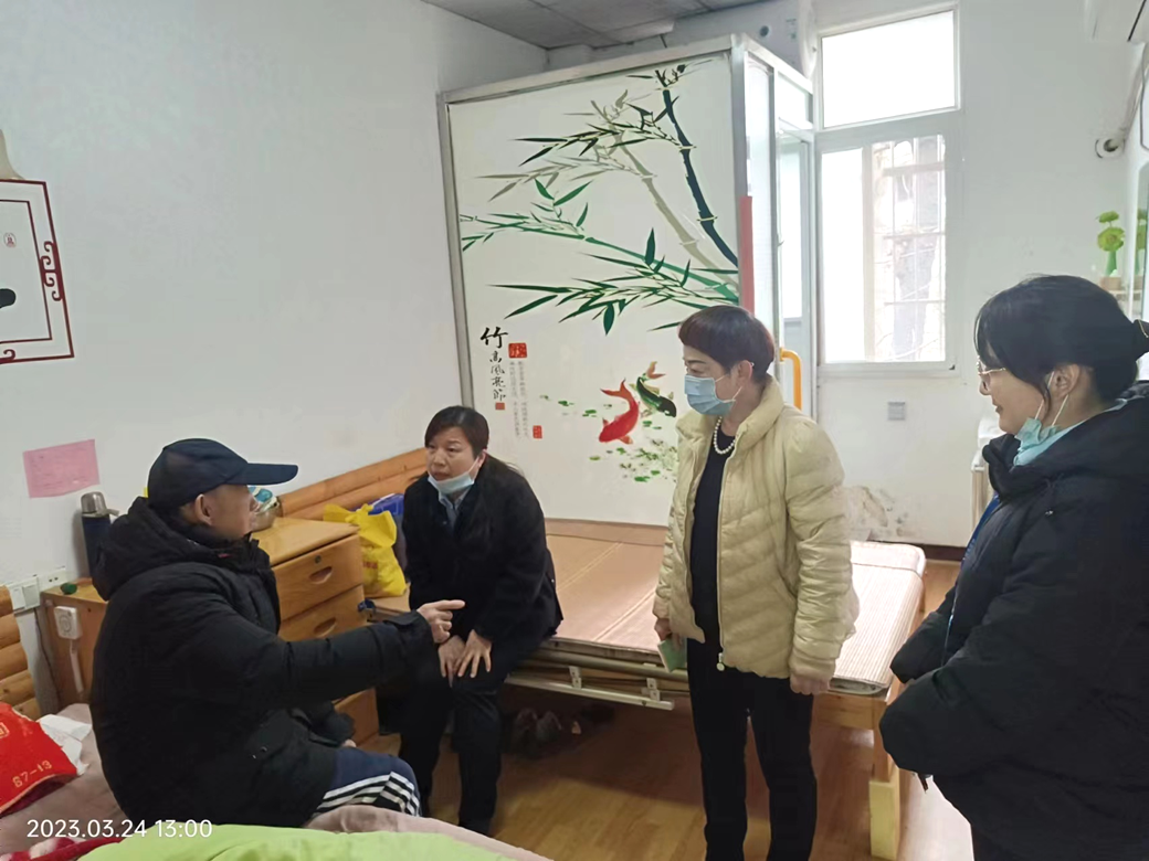 現(xiàn)場詢問老人滿意度